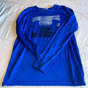 Youth XL Under Armour long sleeve. Excellent condition.